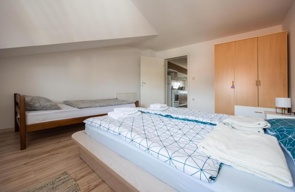 Apartman Luca Ливно Экстерьер фото